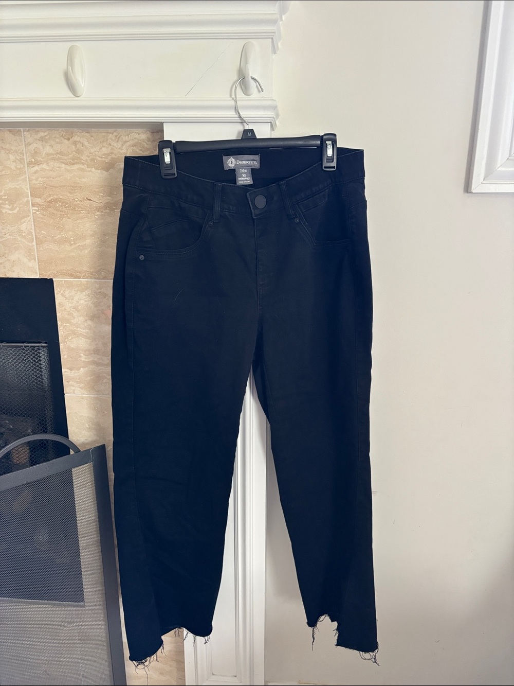 Democracy Black Cropped Raw-Hem Ankle Jeans (Elastic Waistband)